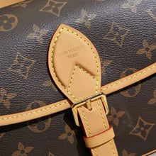 Shoulder Bags