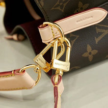 Shoulder Bags