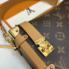 Shoulder Bags